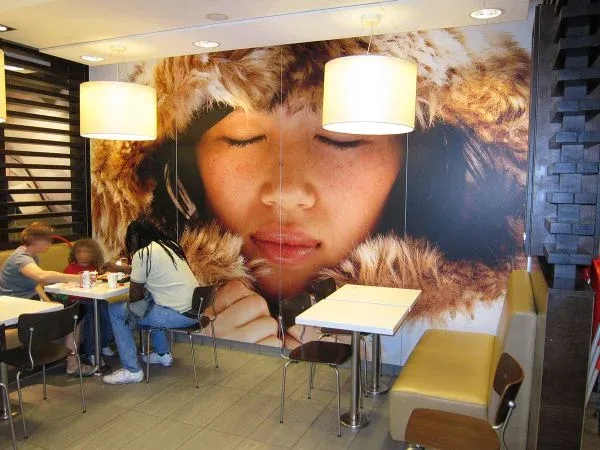 Interiördekor hos McDonalds på Götgatan i Stockholm