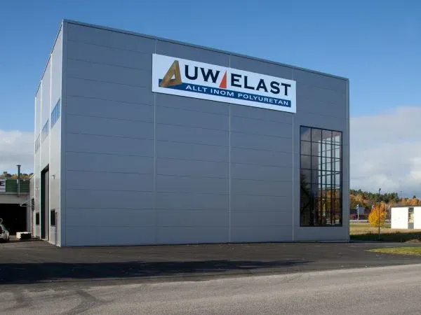 UW-Elasts fasadskylt